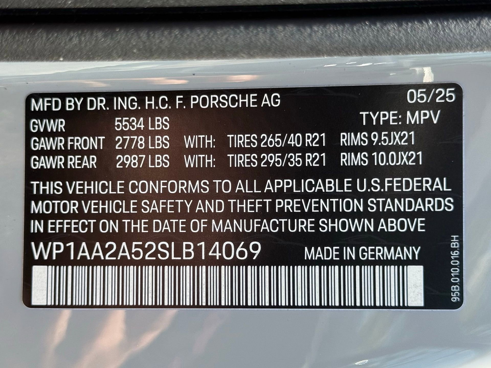 Used 2025 Porsche Macan image 37