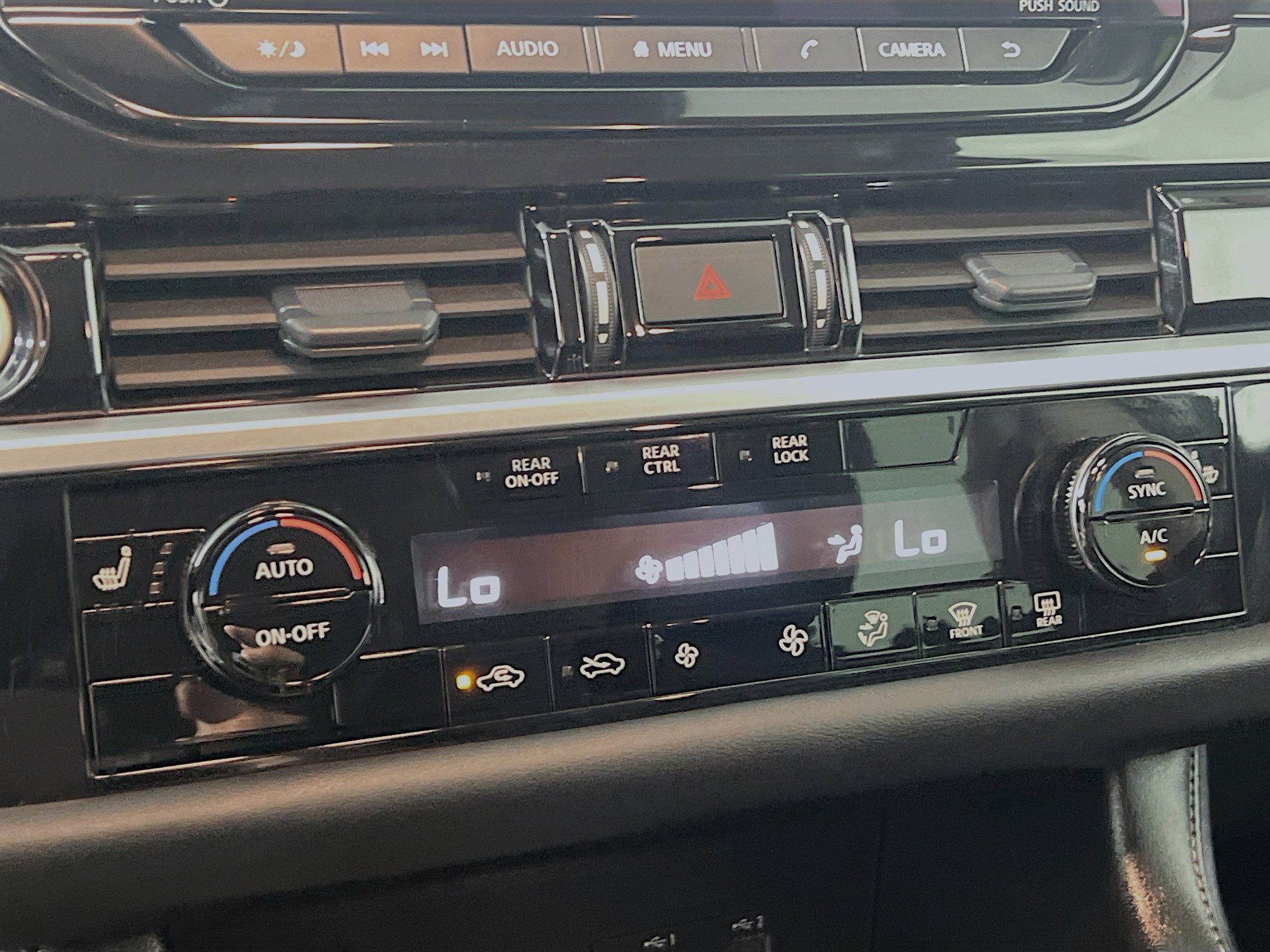 Used 2024 Nissan Pathfinder SV image 26