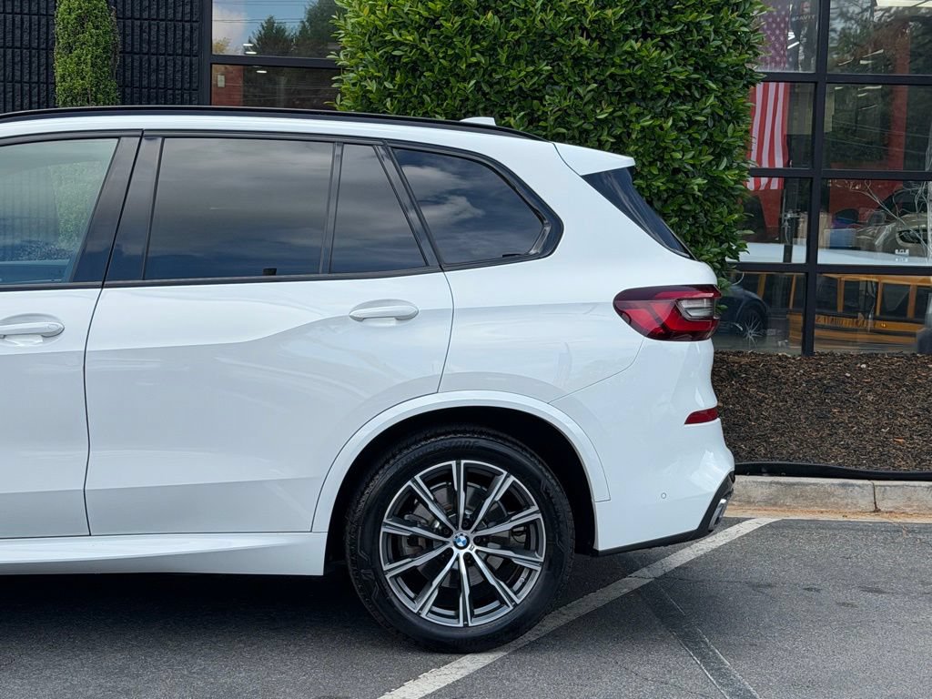 Used 2022 BMW X5 xDrive40i w/ M Sport Package AWD/4WD image 11