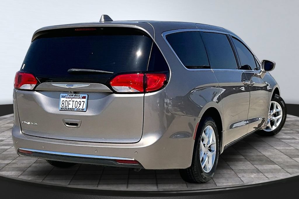 Used 2018 Chrysler Pacifica Touring Plus w/ Tire & Wheel Group FWD image 23