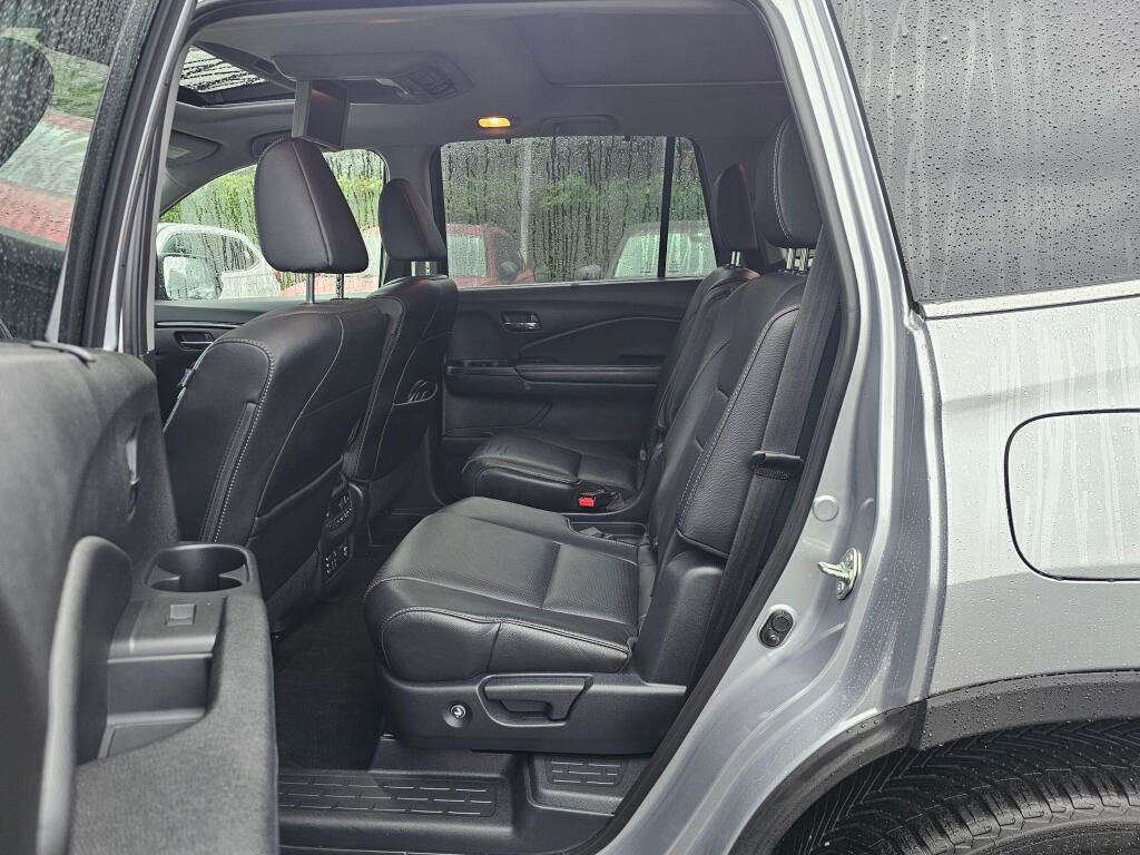Certified 2017 Honda Pilot Elite image 18