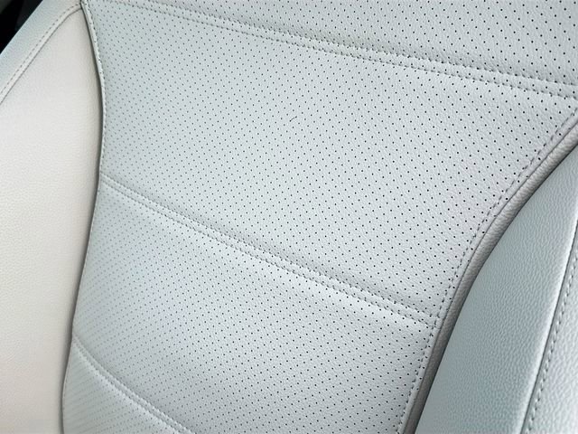 Used 2025 Mercedes-Benz GLC 300 4MATIC image 21