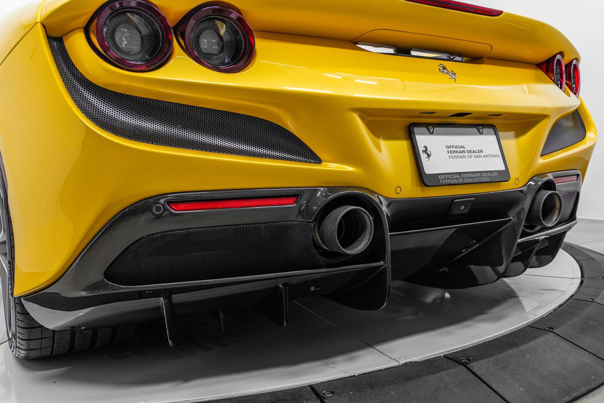 Certified 2022 Ferrari F8 Tributo RWD image 52