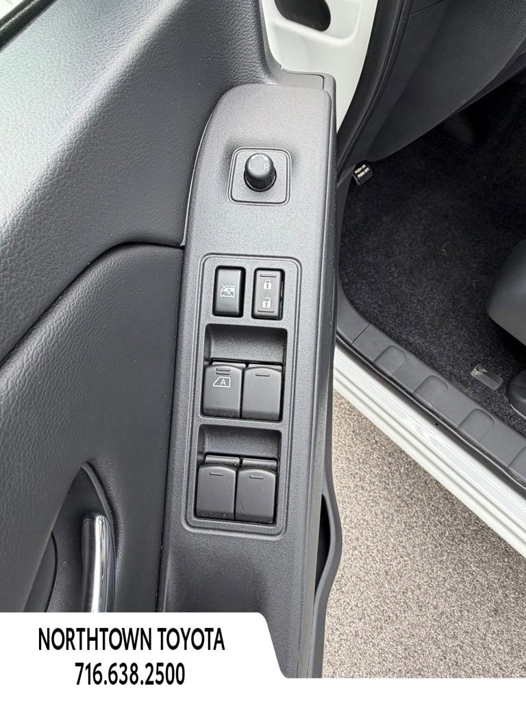 Used 2025 Nissan Frontier SV w/ SV Convenience Package image 21