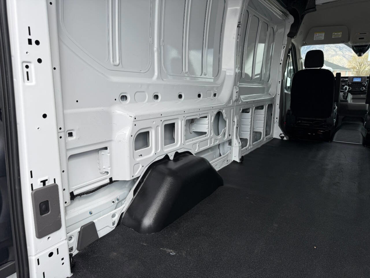 Used 2025 Ford Transit 250 250 AWD 3dr LWB Medium Roof Ca image 24