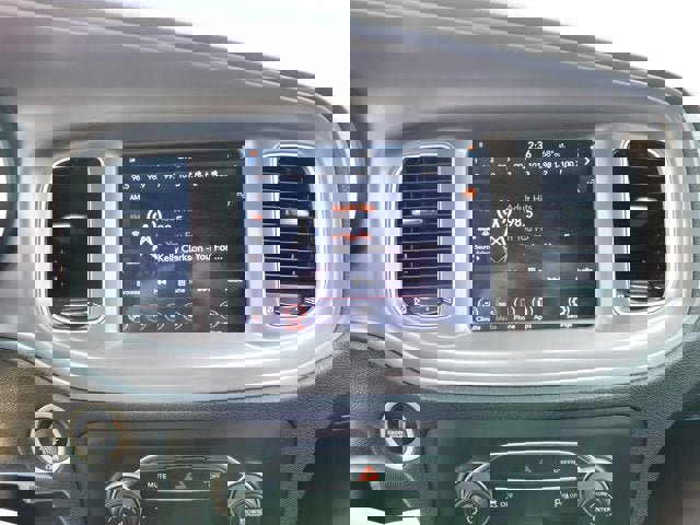 Used 2023 Dodge Charger SXT image 18