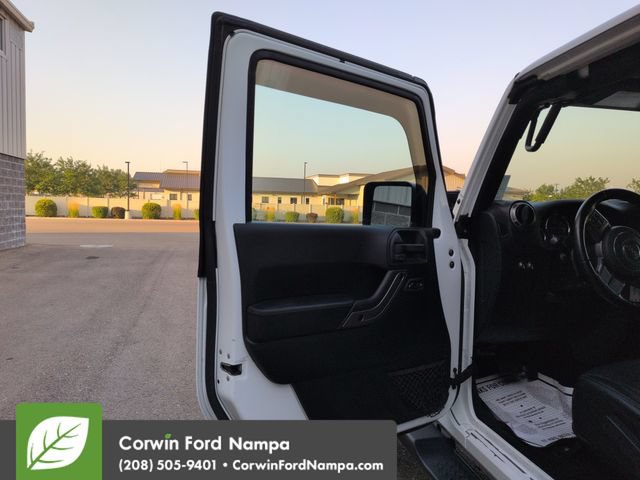 Used 2018 Jeep Wrangler Unlimited Sahara w/ Max Tow Package AWD/4WD image 10