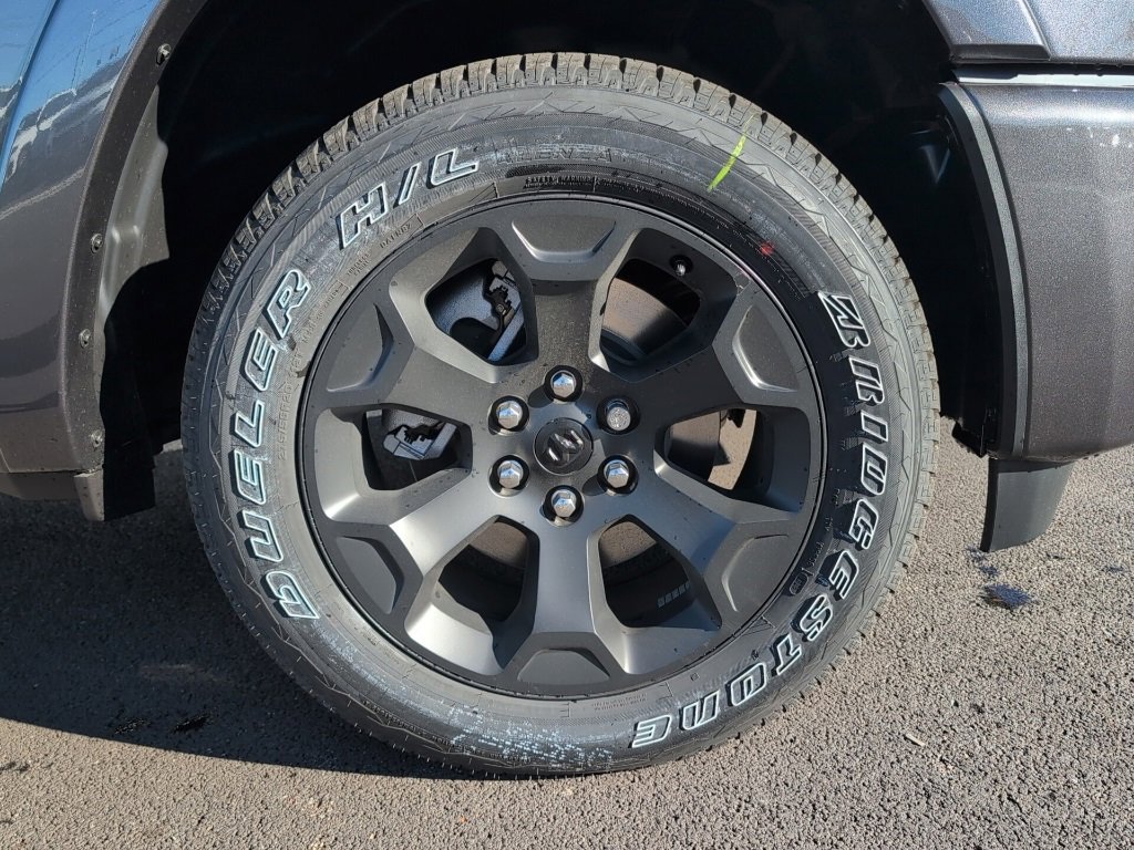 New 2026 RAM 1500 4x4 Crew Cab image 9