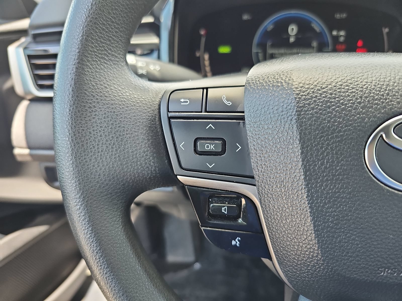 Used 2025 Toyota Camry LE FWD image 16
