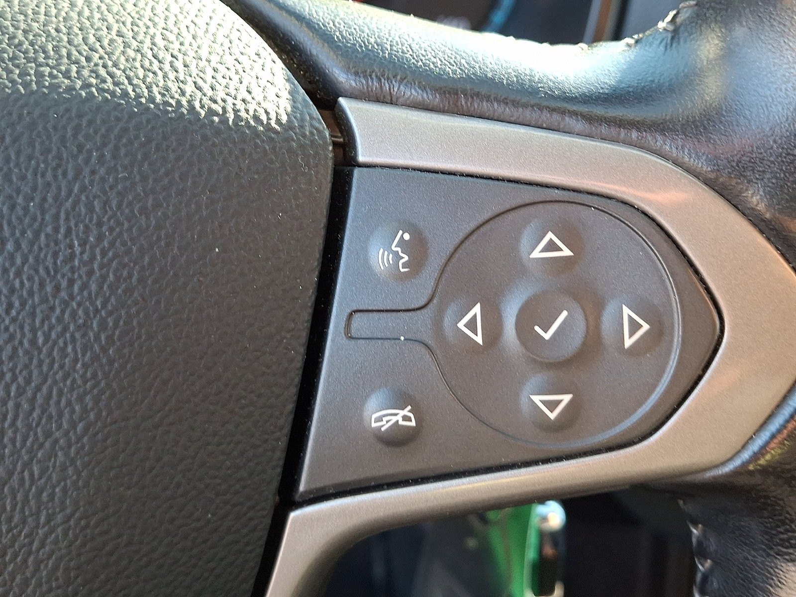 Used 2021 Chevrolet Colorado Z71 w/ Safety Package AWD/4WD image 23