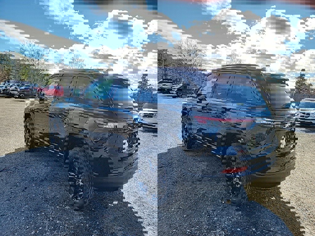 New 2025 Jeep Grand Cherokee Altitude image 7