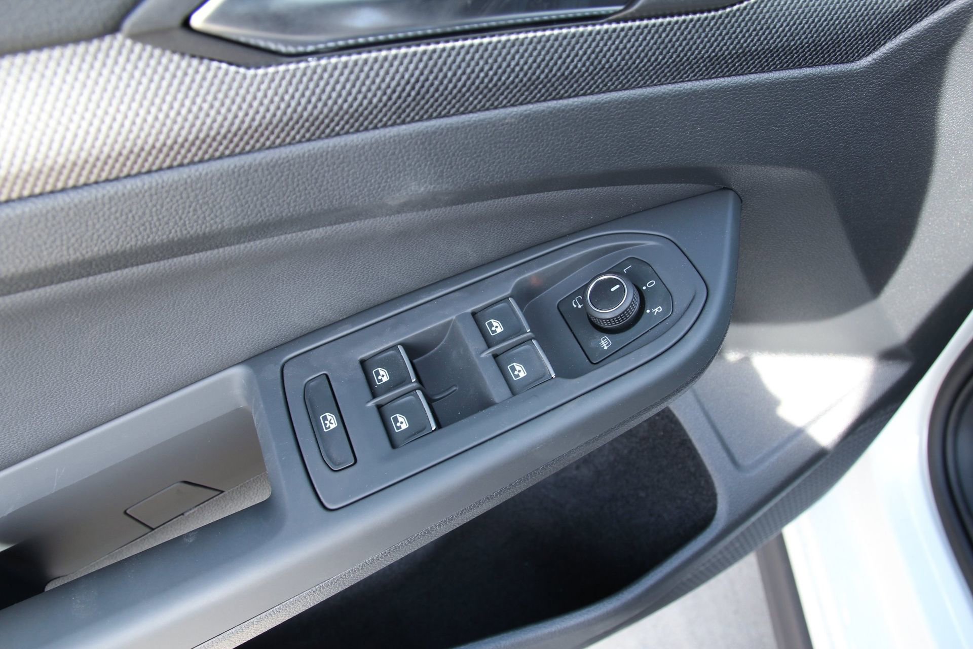 New 2026 Volkswagen GTI SE FWD image 13