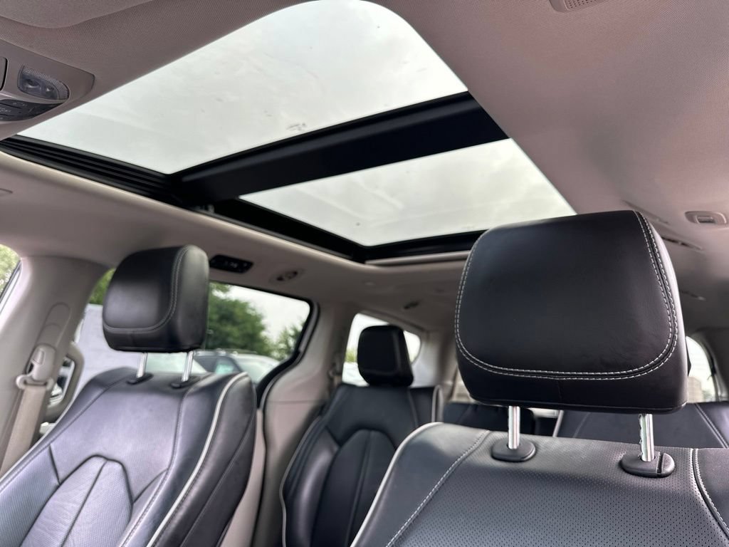 Used 2023 Chrysler Pacifica Limited FWD image 8