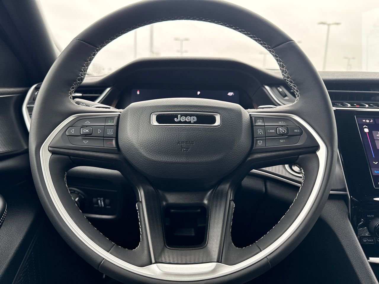 Used 2024 Jeep Grand Cherokee Altitude image 18