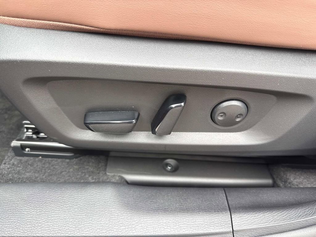 New 2026 Mitsubishi Outlander SEL image 24