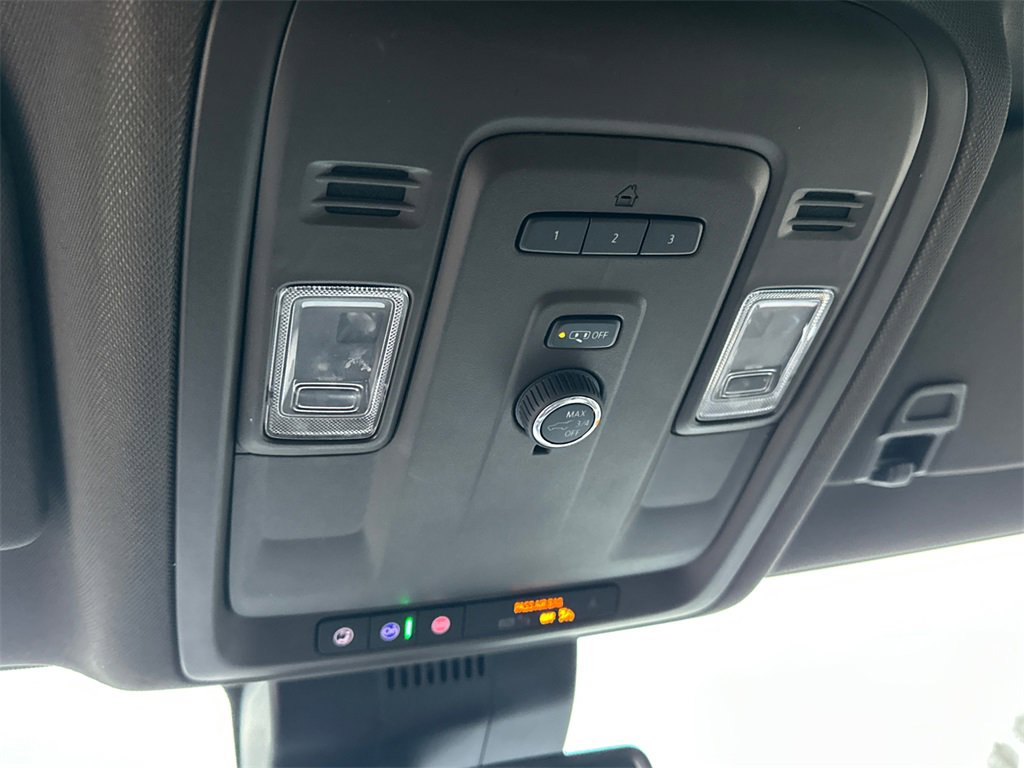 Used 2023 Chevrolet Suburban LT image 25