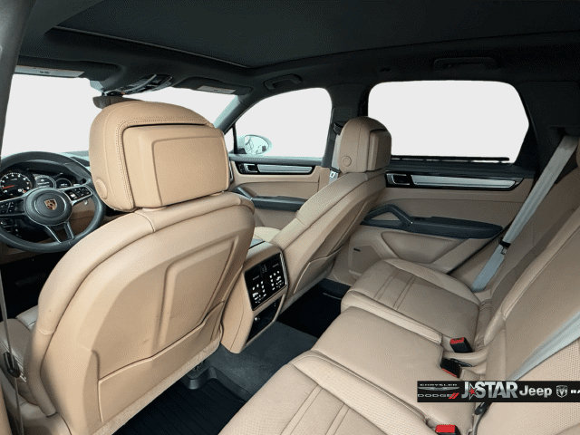 Used 2023 Porsche Cayenne Platinum Edition AWD/4WD image 23