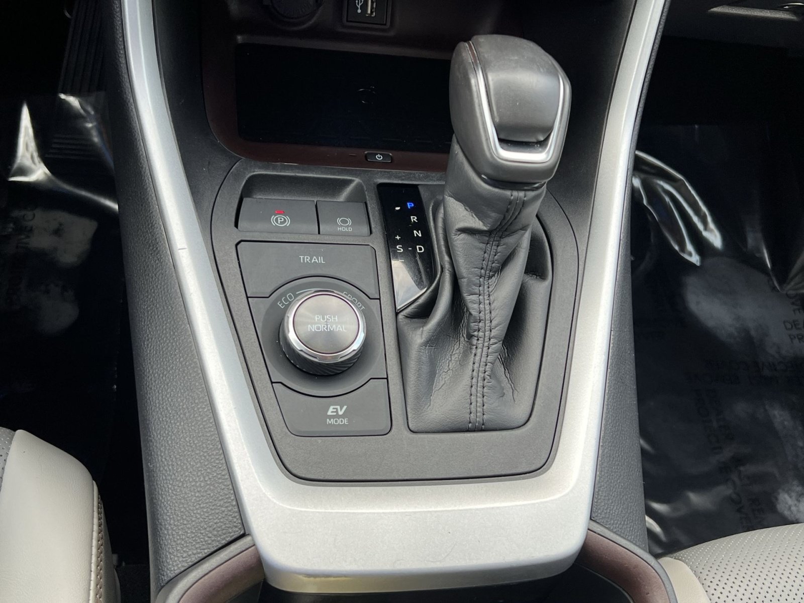 Used 2024 Toyota RAV4 Limited w/ Advanced Technology Package AWD/4WD image 29