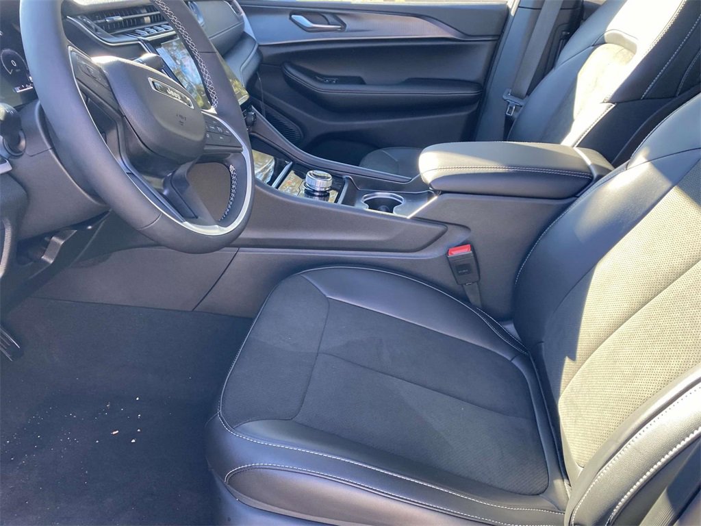 New 2025 Jeep Grand Cherokee L Altitude image 14