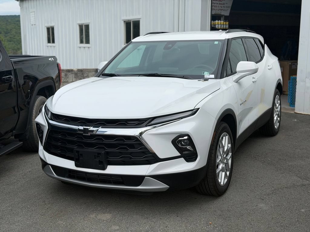 New 2025 Chevrolet Blazer LT w/ Convenience Package AWD/4WD image 1