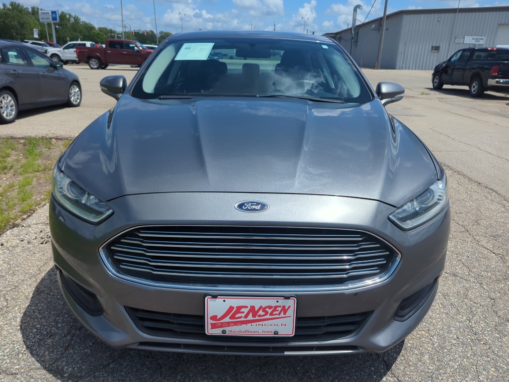 Used 2014 Ford Fusion SE image 2