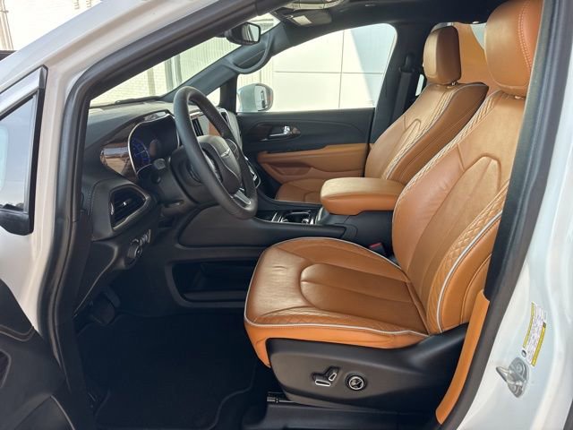 Used 2022 Chrysler Pacifica Pinnacle FWD image 8