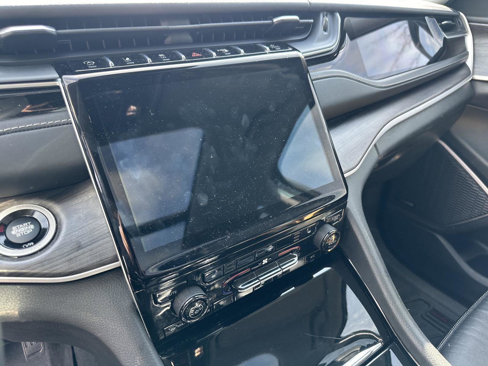 Used 2022 Jeep Grand Cherokee L Limited w/ Black Appearance Package image 14