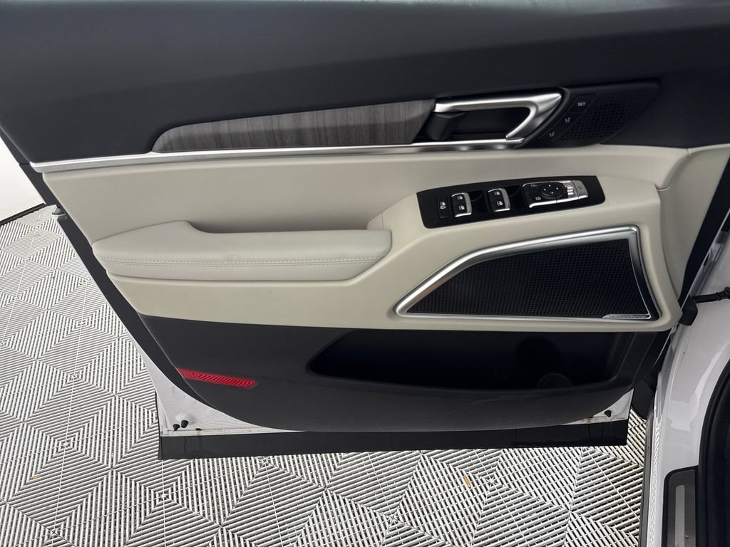 Used 2025 Kia Telluride SX w/ SX Captain's Chair Package FWD image 10