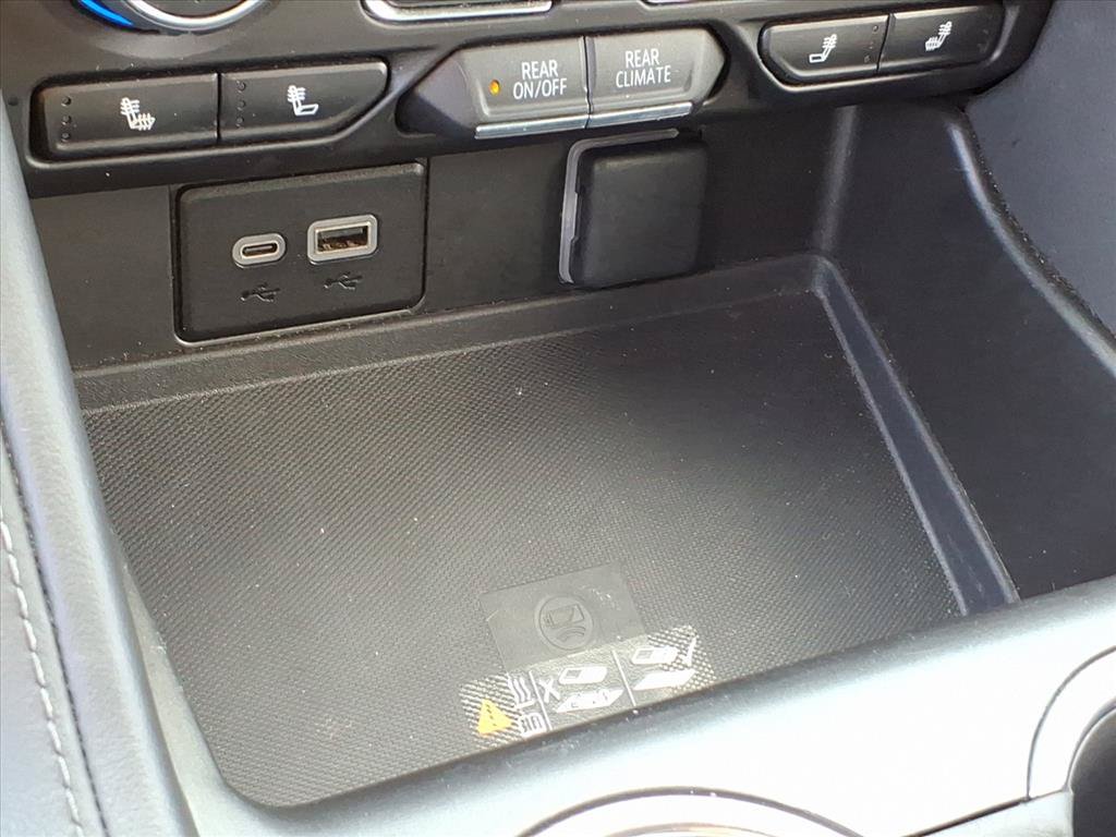 Used 2024 Chevrolet Tahoe LT AWD/4WD image 33