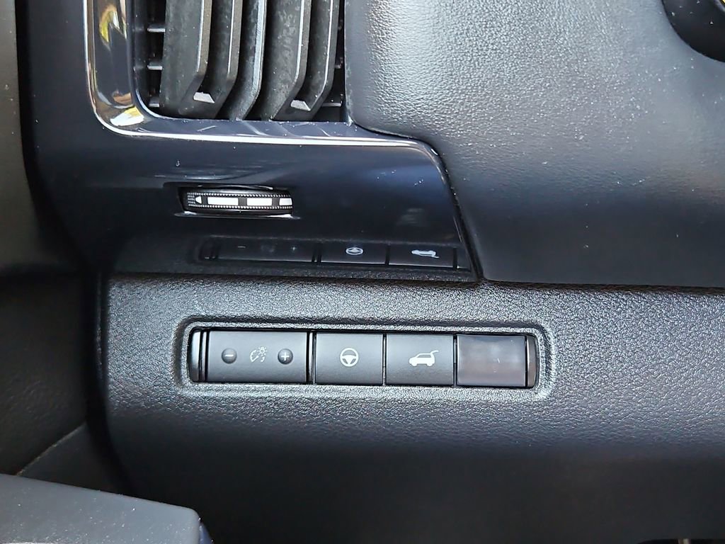 Used 2025 Nissan Pathfinder SV FWD image 15