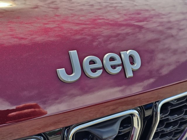 New 2025 Jeep Grand Cherokee Limited w/ Luxury Tech Group II AWD/4WD image 3