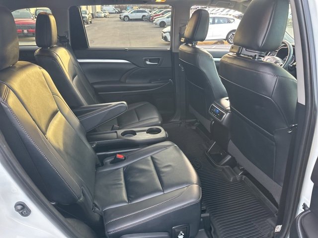Used 2019 Toyota Highlander XLE image 36