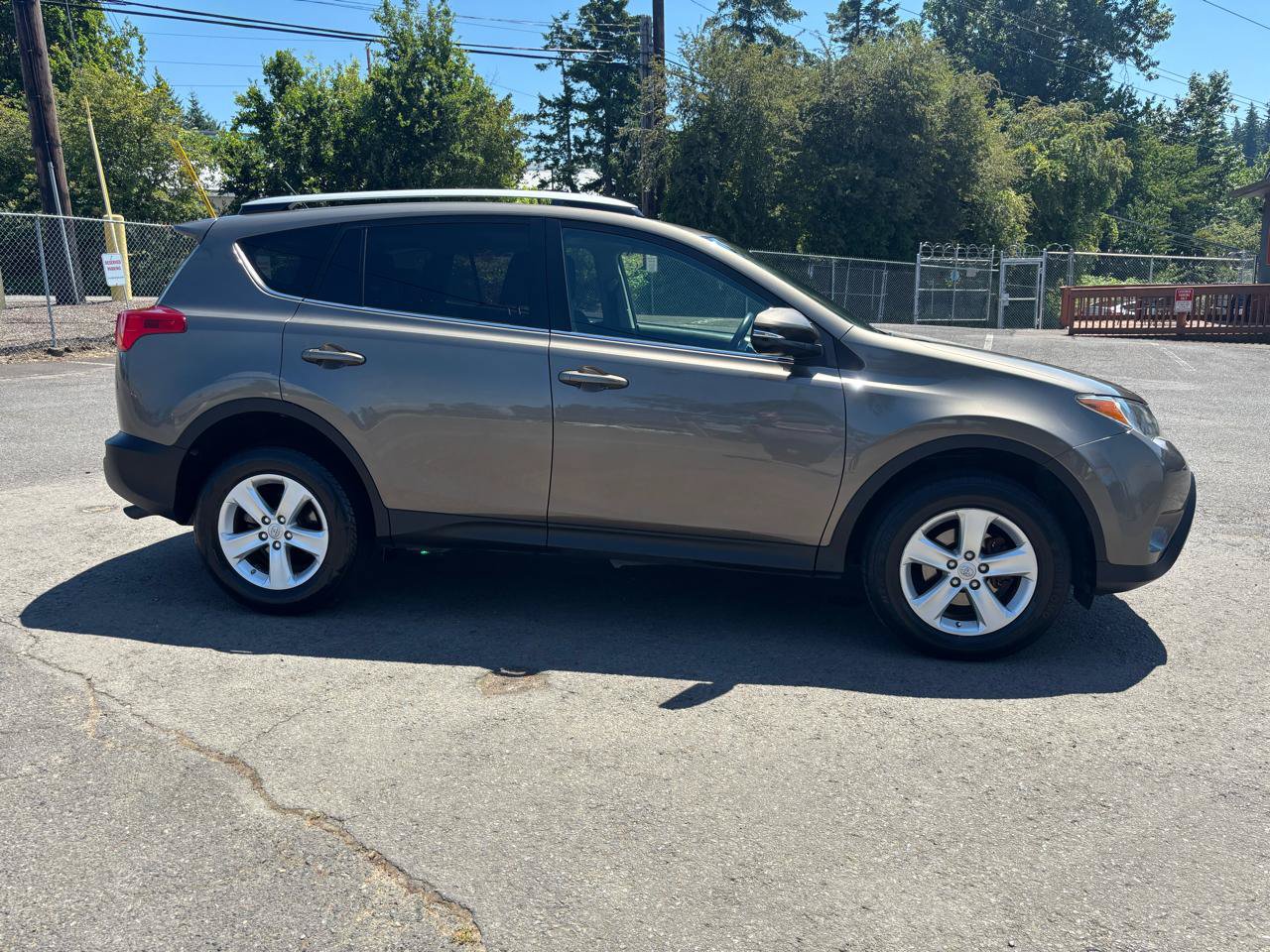 Used 2014 Toyota RAV4 XLE AWD/4WD image 3