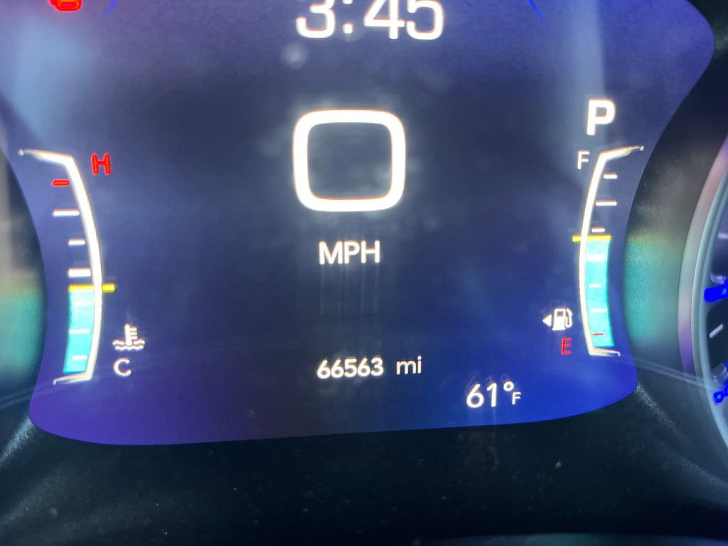 Used 2023 Chrysler Pacifica Touring-L image 17