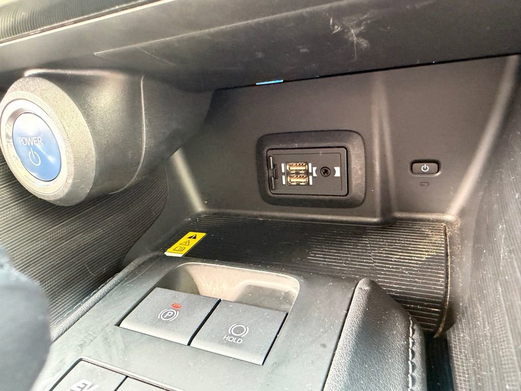 Used 2021 Toyota Venza Limited w/ Carpet Mat Package (TMS) image 27