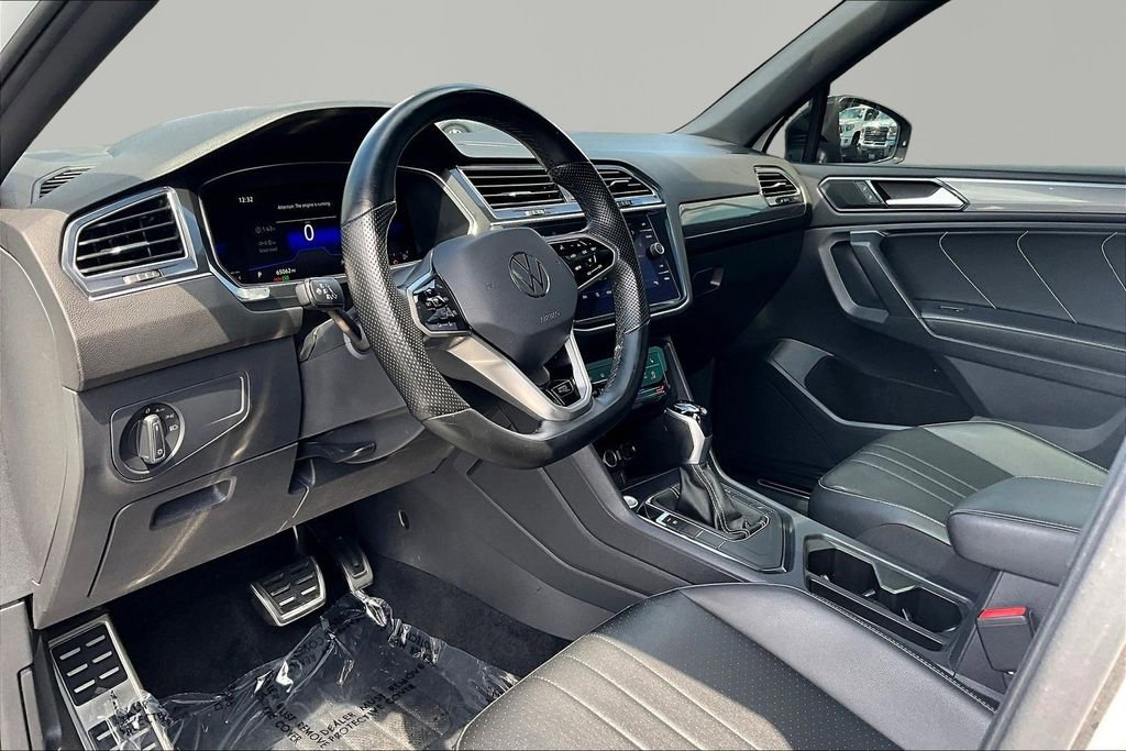 Used 2022 Volkswagen Tiguan SE R-Line image 17
