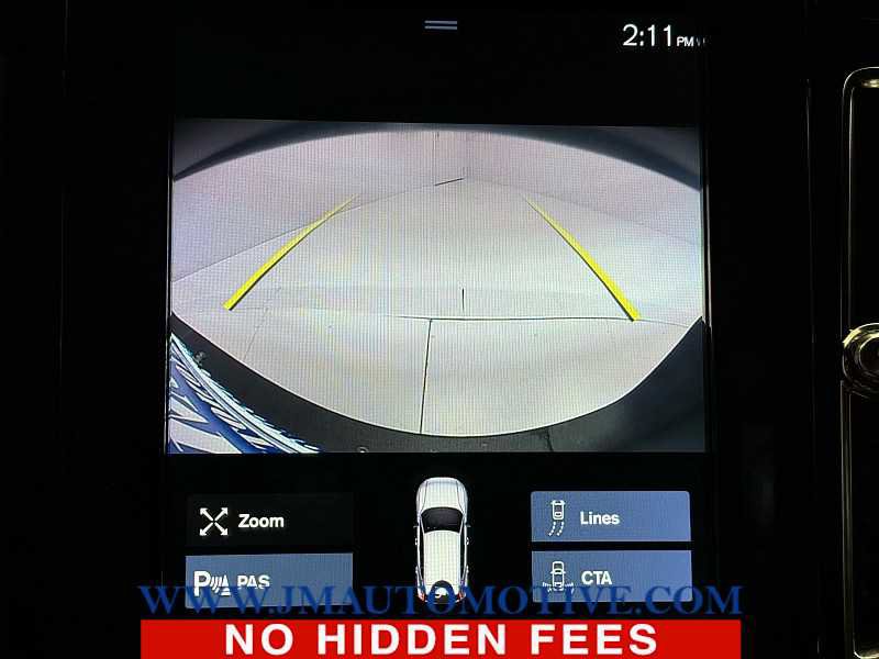 Used 2020 Volvo XC40 T5 R-Design image 29