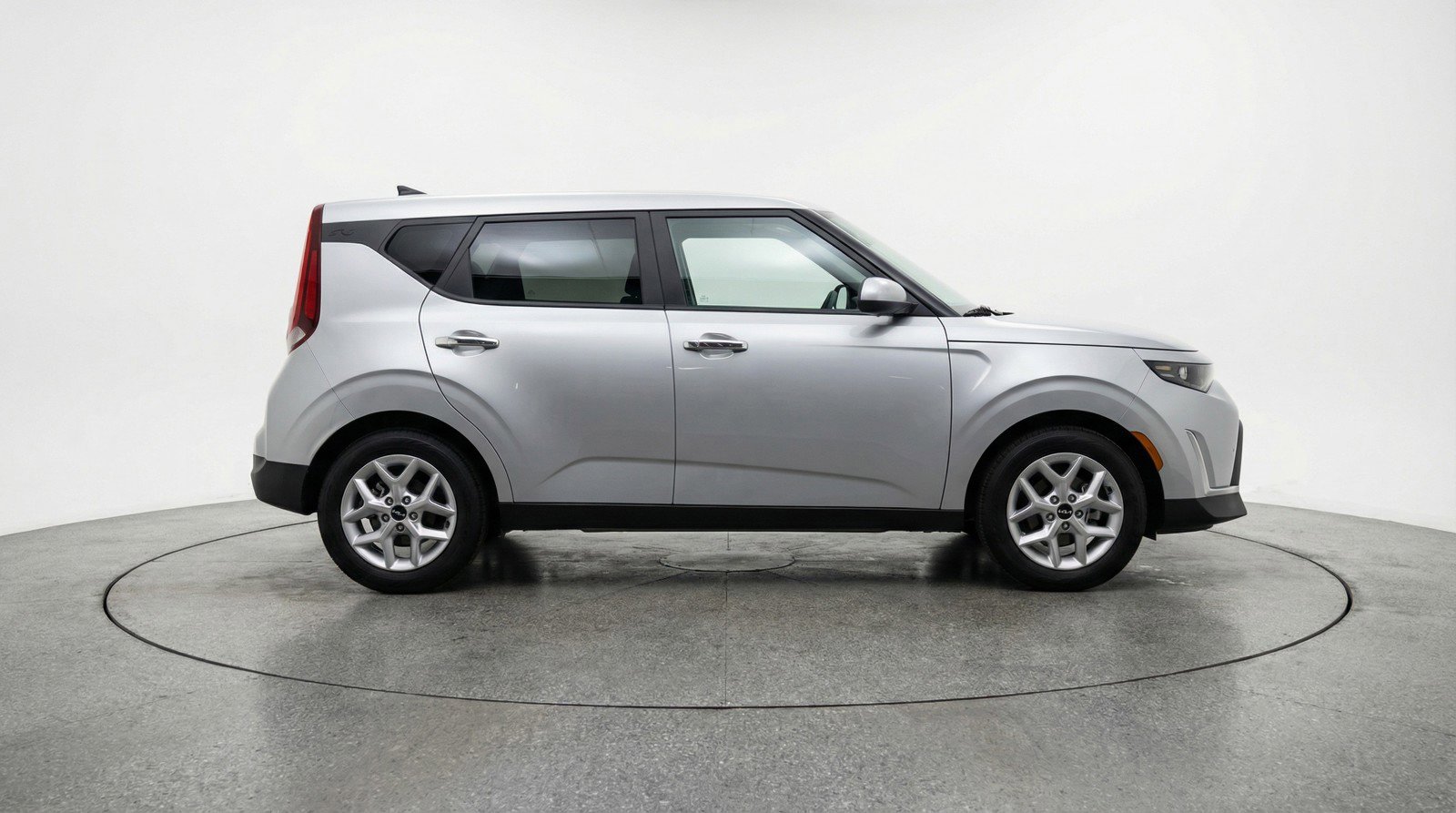 Used 2025 Kia Soul LX w/ LX Technology Package FWD image 11