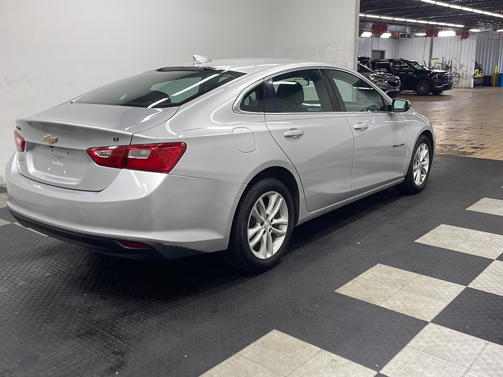 Used 2018 Chevrolet Malibu LT FWD image 17