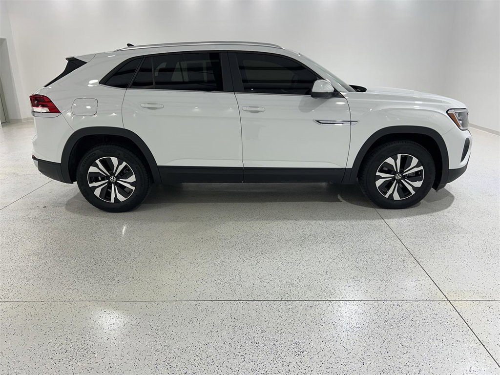 Used 2025 Volkswagen Atlas Cross Sport SE image 9