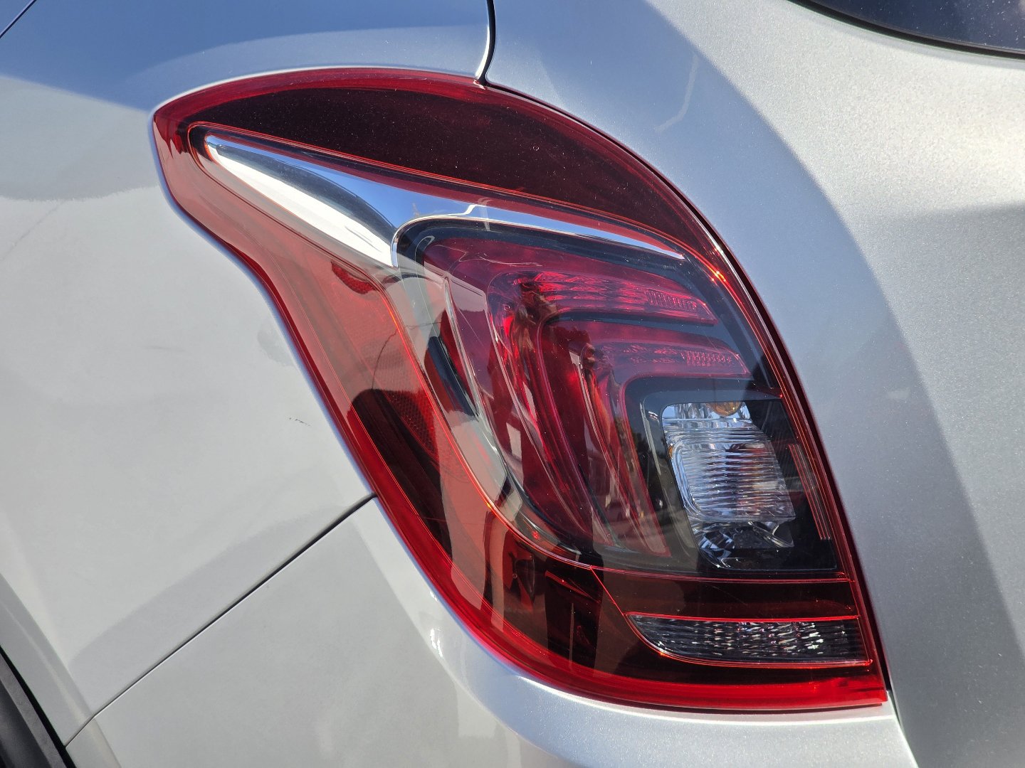 Used 2019 Buick Encore Essence FWD image 14