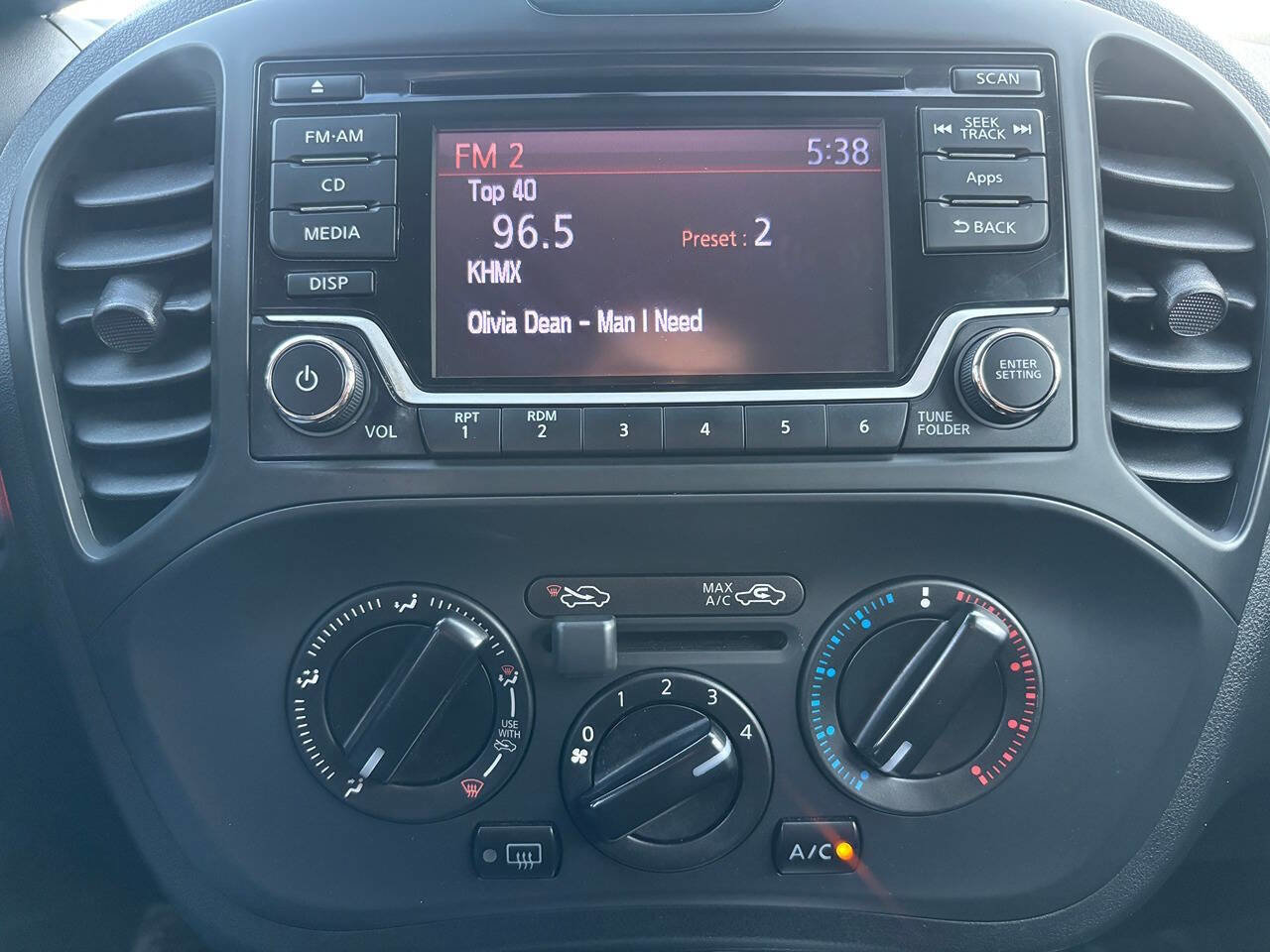 Used 2016 Nissan Juke S image 31