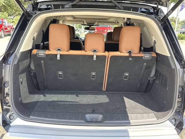 Used 2022 Nissan Pathfinder Platinum w/ Cargo Package FWD image 13
