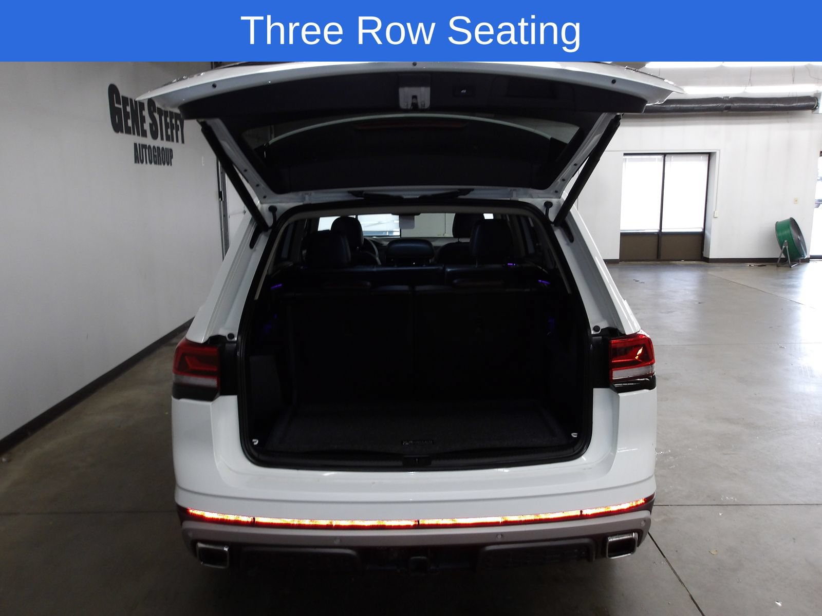 Used 2025 Volkswagen Atlas Peak Edition SE AWD/4WD image 18