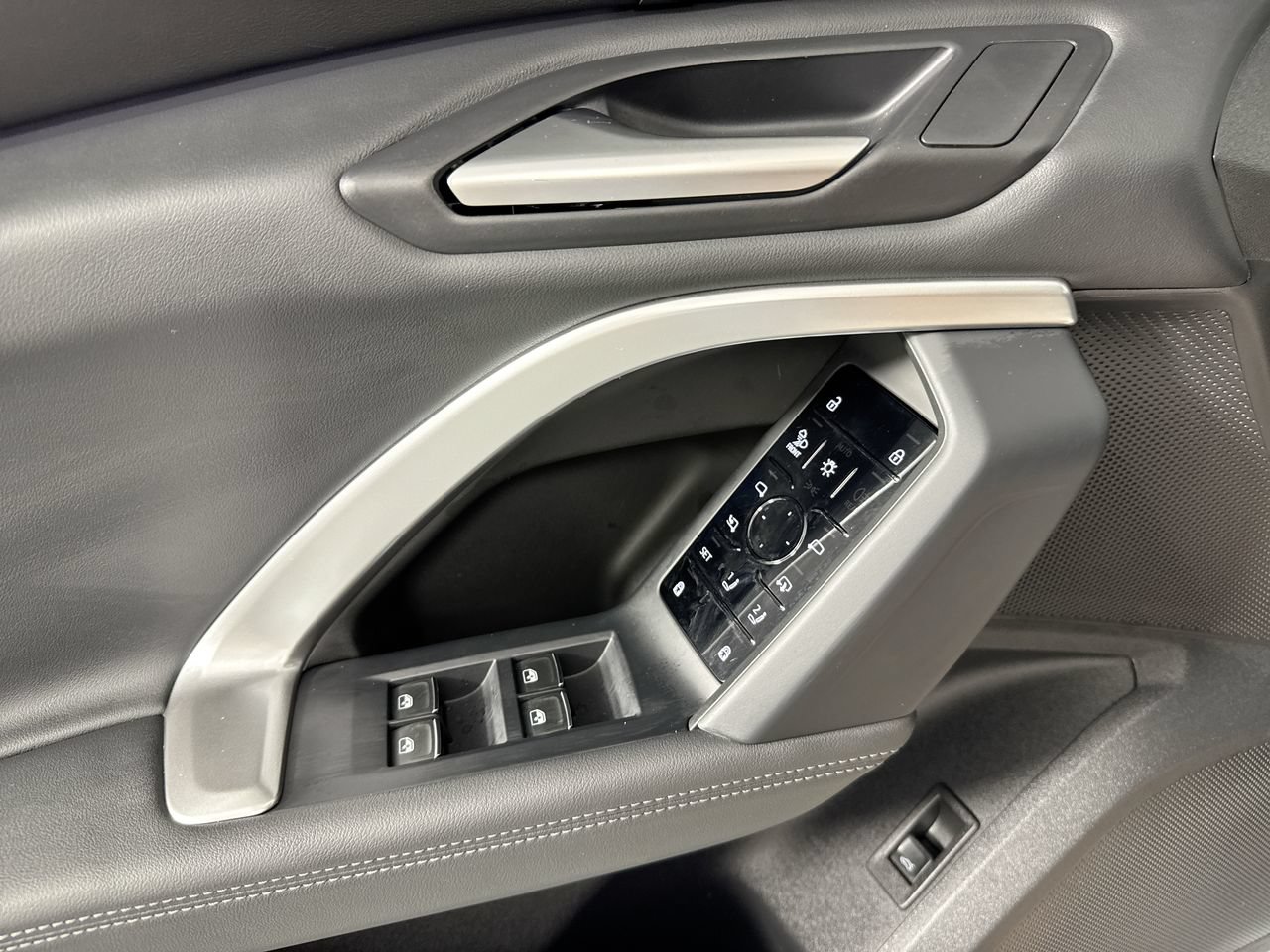 Used 2025 Audi Q5 Premium Plus w/ Premium Plus AWD/4WD image 21