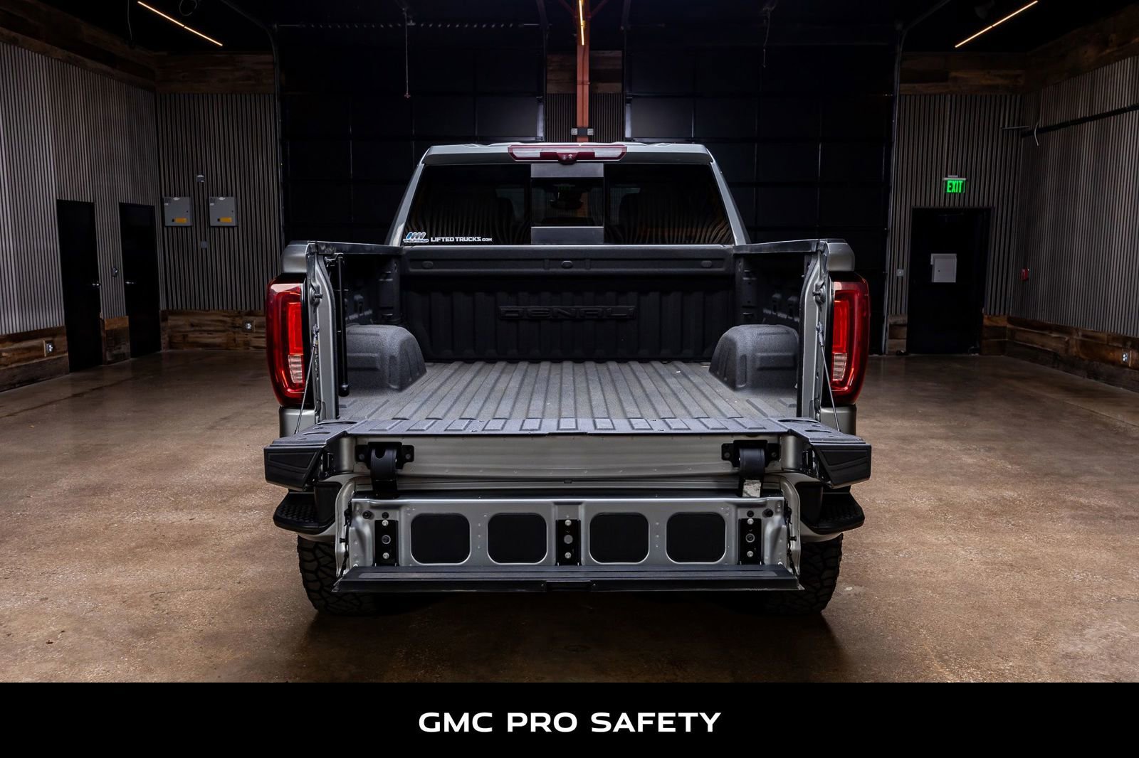 Used 2023 GMC Sierra 1500 Denali w/ Denali Reserve Package AWD/4WD image 9