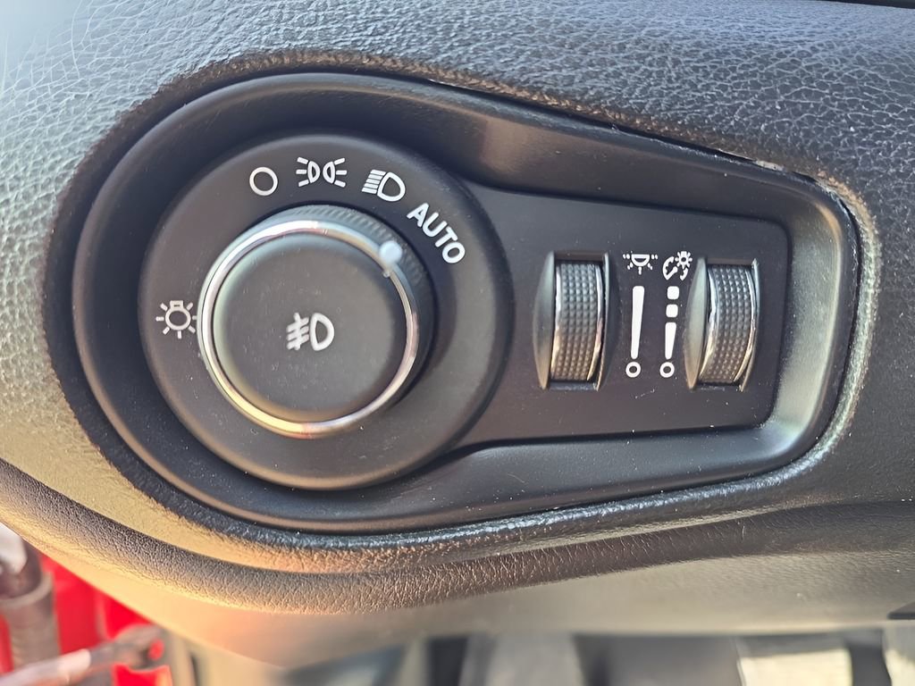 Used 2022 Jeep Renegade Latitude w/ Convenience Group AWD/4WD image 13