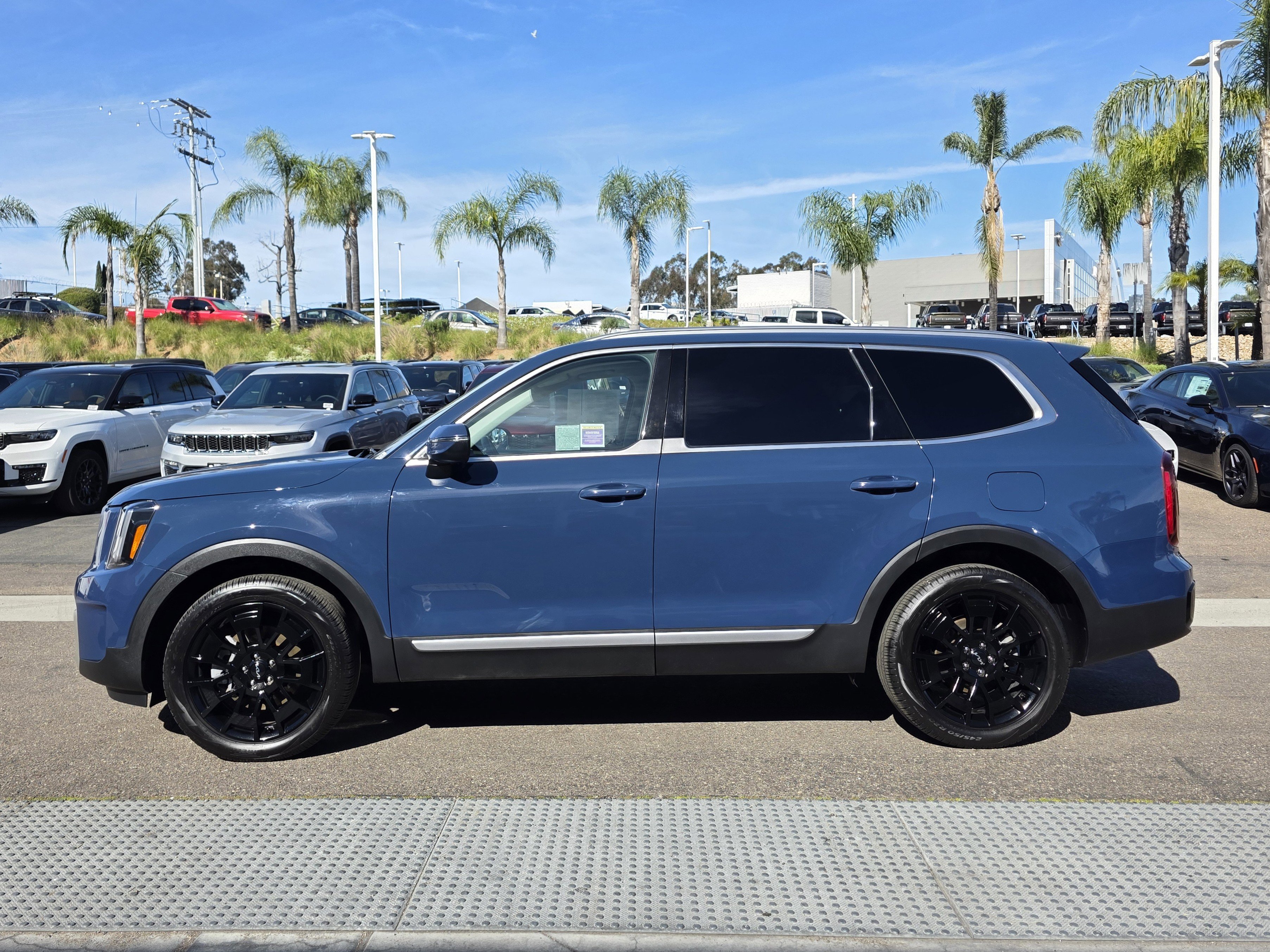 Used 2023 Kia Telluride S w/ S Sunroof Package image 2