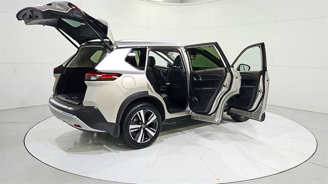 Certified 2023 Nissan Rogue Platinum FWD image 32