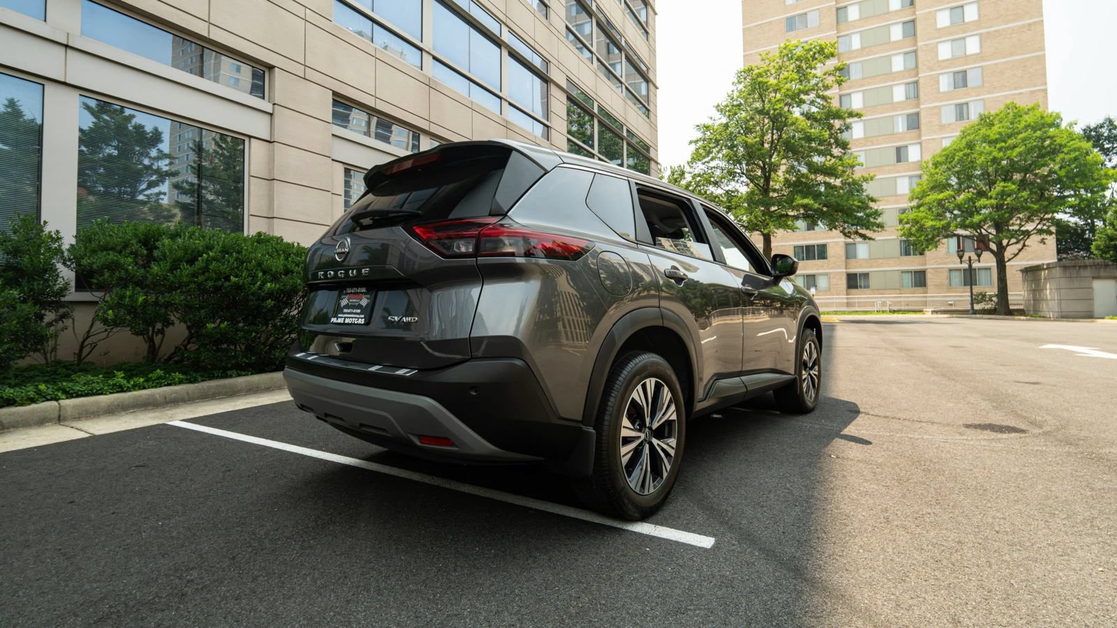 Used 2023 Nissan Rogue SV AWD/4WD image 3